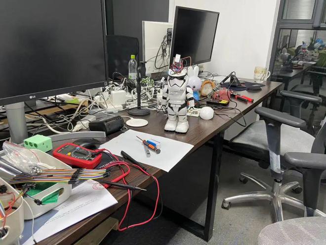 把大模型装进奥特曼身体里85后二孩爸爸爆改旧玩具(图5)