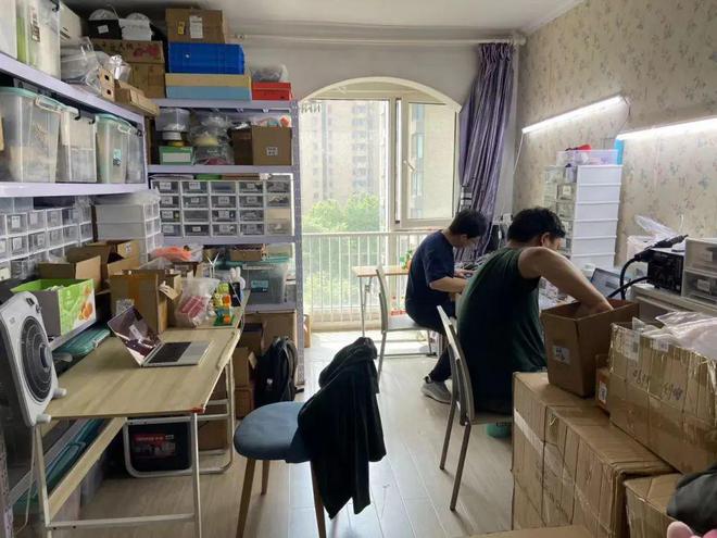 把大模型装进奥特曼身体里85后二孩爸爸爆改旧玩具(图9)