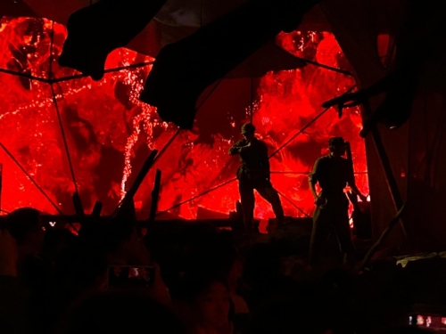 长征馆沉浸式表演拓红色教育糅合科技艺术重现壮烈场景(图1)