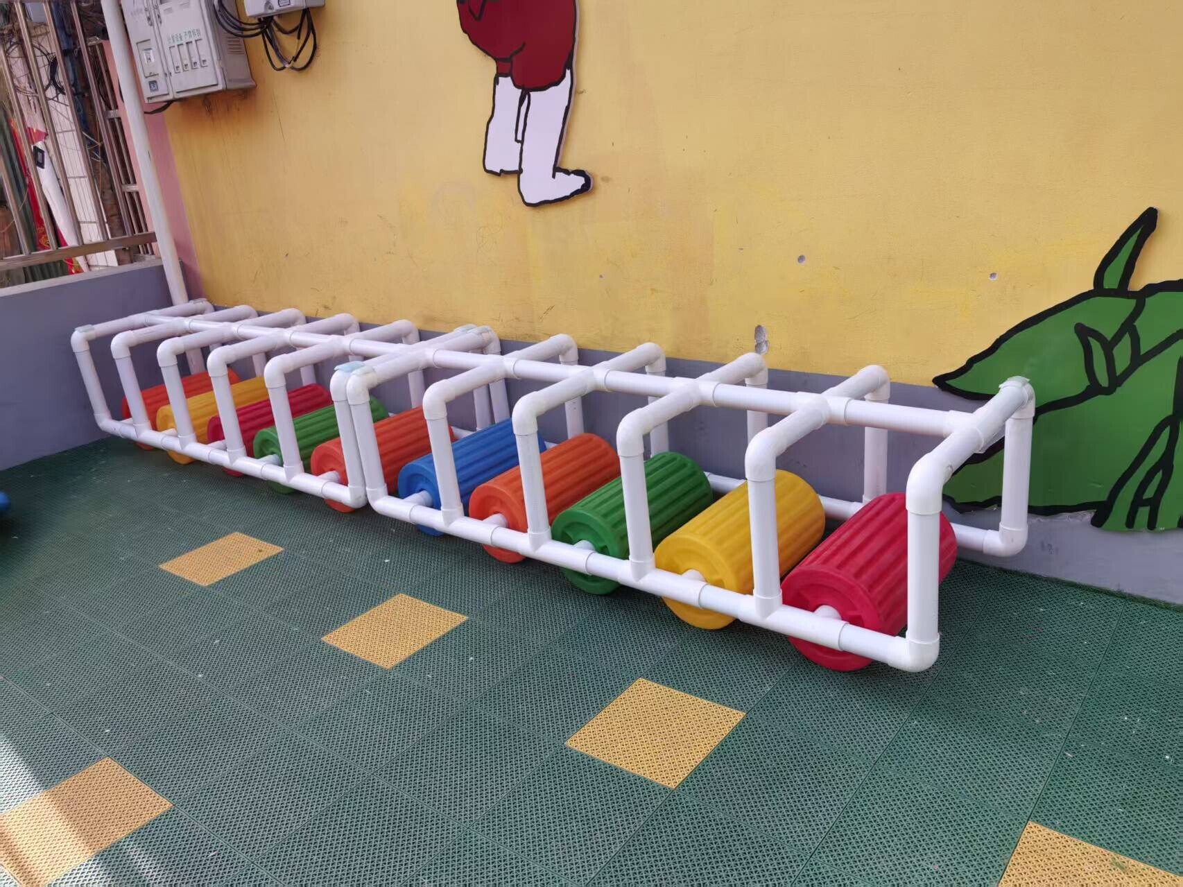 玩具新宠入园萌娃快乐无限——桃溪镇中心幼儿园户外玩具大揭秘(图1)