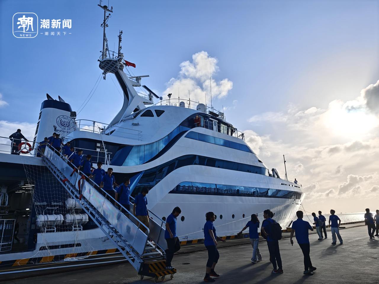 【潮新闻APP】漂浮在海上的“大学”(图1)