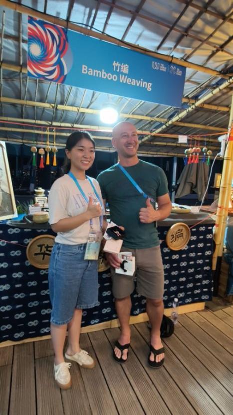 爱成都 看世运丨“成都造”科技产品出圈在世运村遇见“幸福(图6)