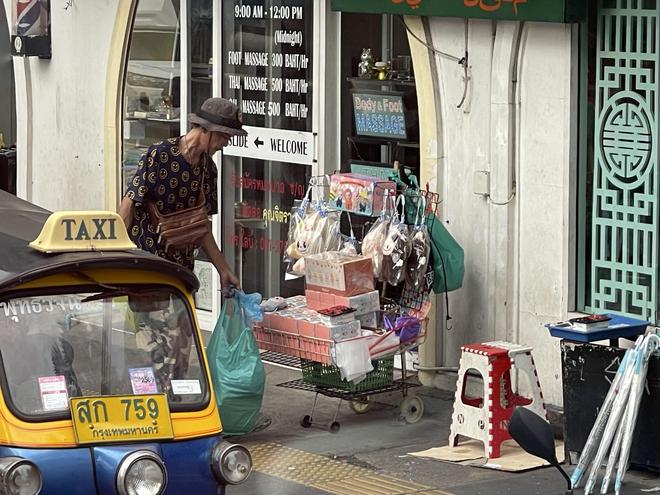 Labubu爆火粉丝花20万买货“辣布布”们蹭流量暴富(图3)