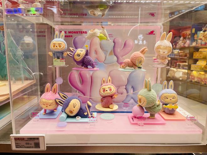 Labubu爆火粉丝花20万买货“辣布布”们蹭流量暴富(图1)