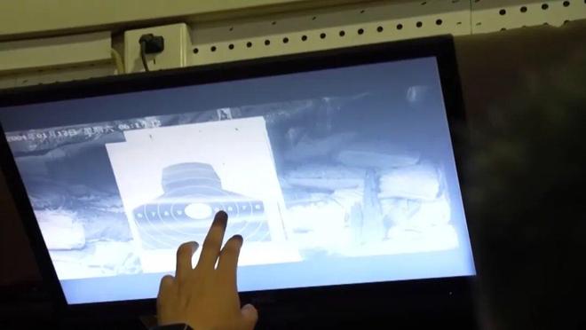 191式自动步枪亮相九三阅兵约为6瓶水重可伸缩枪托、旋转式觇孔、皮卡汀尼导轨被称作“枪界变形金刚”(图7)