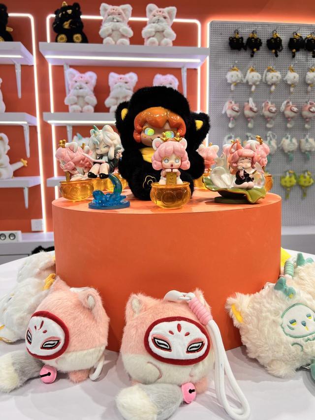 上古神兽遇上硬核科技：芯伴科技携AI潮玩系列产品首秀2025CTE中国玩具展(图2)