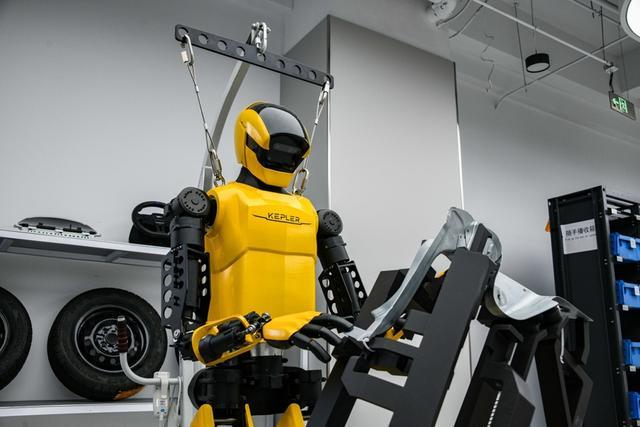走进开普勒机器人:看“大黄蜂”如何破解工业级搬运难题(图1)